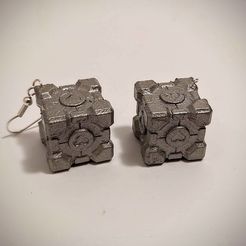 20200830_190643_1.jpg Portal Companion Cube Earrings/Keychain