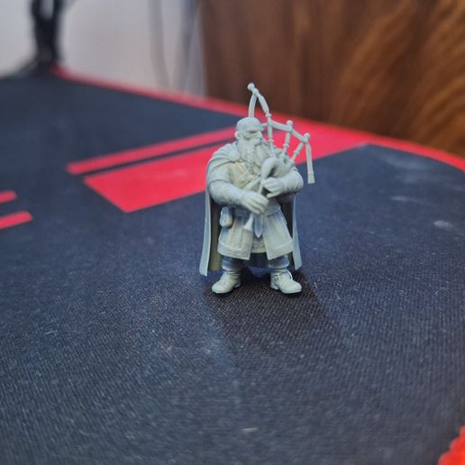Male Dwarf Bagpipe Bard | Fantasy Miniature
