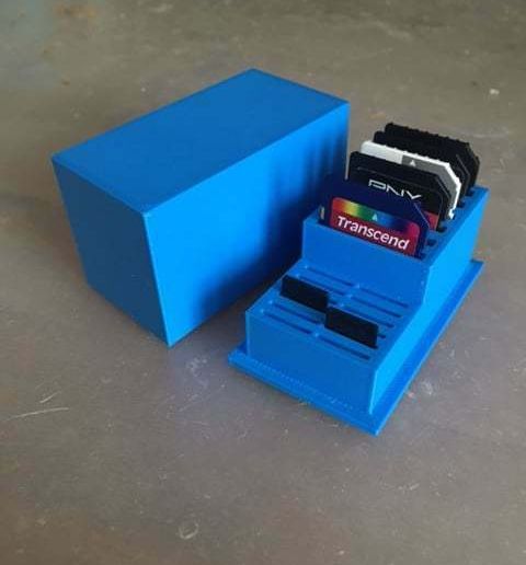 2f304bef-46ea-4fe7-9d3c-c87c00cc77b1.JPG SD/microSD card holder