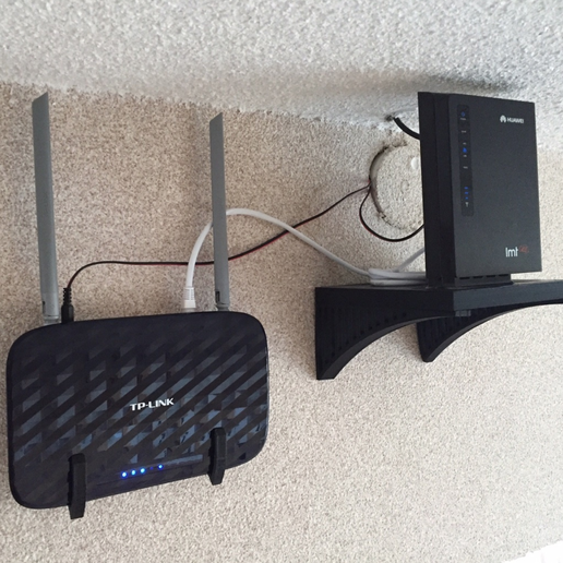Huawei E5172 & TP-LINK Archer C20 wall mounts