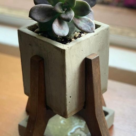 DECORATIVE FLOWER POT 3D model