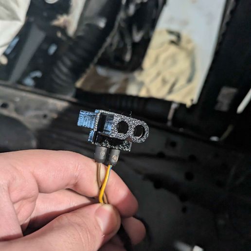 PXL_20241013_154611497.jpg Bmw headlight connector housing yellow/grey/white