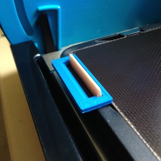 01.JPG Robox Filament Catcher (No longer works/needed with latest update)