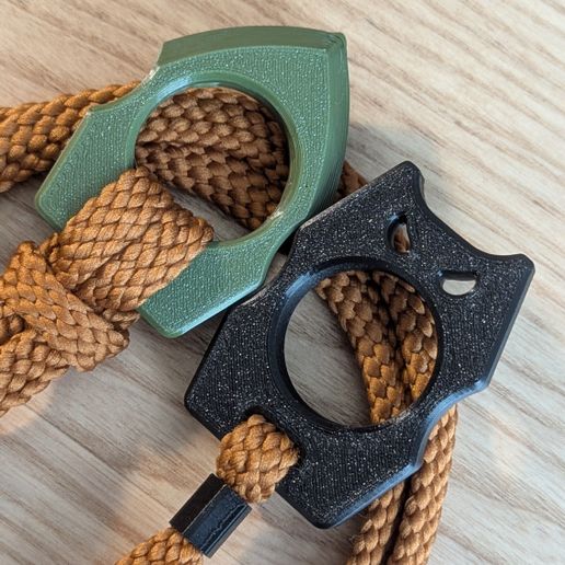 PXL_20250508_125650200-ezgif.com-crop.jpg Porte-clés Fidget Tactique | Modèle imprimable en 3D