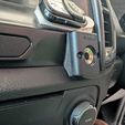 PXL_20251031_233913152.jpg UHF Mikrofonhalterung für das Armaturenbrett - PX2 / PX3 Ford Ranger / Raptor / Everest - GME / Oricom