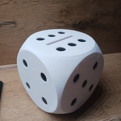 20231028_092148.jpg Tirelire jeu de dés / Money box game dice