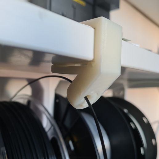 20220106_144230.jpg Filamentführung für Regal und Spulen unter dem Regal