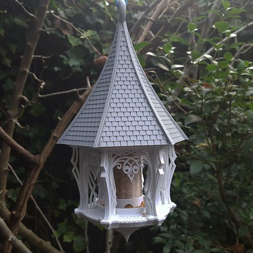 Garden House Bird Feeder1.jpg Fichier STL Mangeoire à oiseaux Garden House・Design imprimable en 3D à télécharger, Job