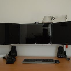 TripleMonitorLamp.jpg Triple Monitor Stand
