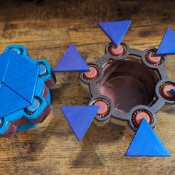 Mechanical Spinning Top Dice Box