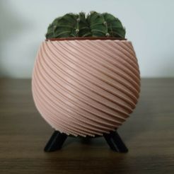 IMG-20240222-WA0005.jpg Round vase with little feets