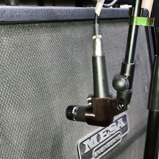 SHURE SM57　本体、ホルダー SHURE SM57 ダイナミックマイク 本体とマイクホルダー