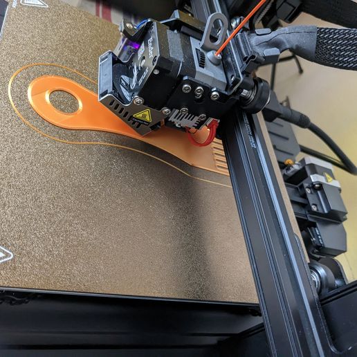 Spatula with slots, rounded corners