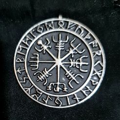 20231031_233311pendant1.jpg Vegvisir Boussole viking - Pendentif rune celtique