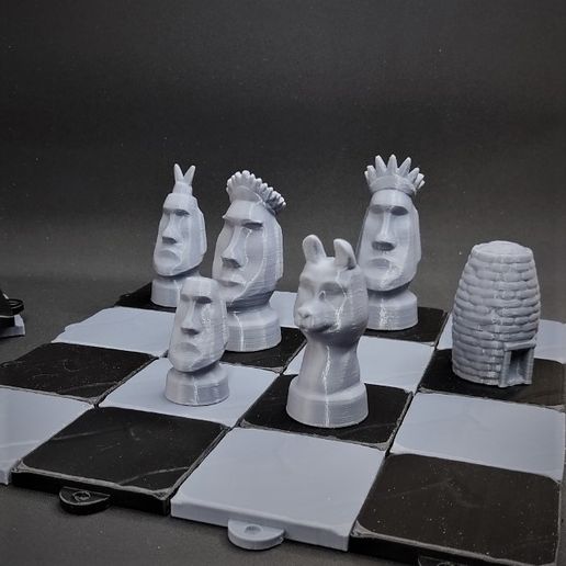 20220308_160023342_Crop.jpg Moai chess