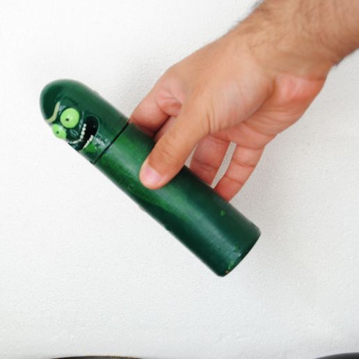 1.JPG BOTELLA DE PICKLE RICK