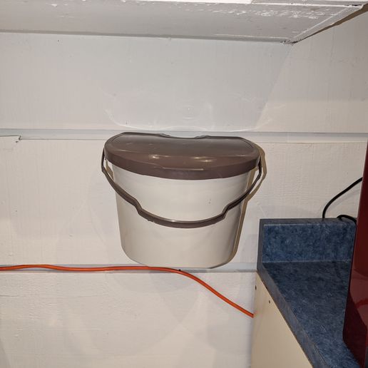 PXL_20240205_080316660.jpg Ontario green bin small bin wall mount Holder