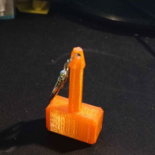 IMG20251217170209.jpg llavero martillo thor