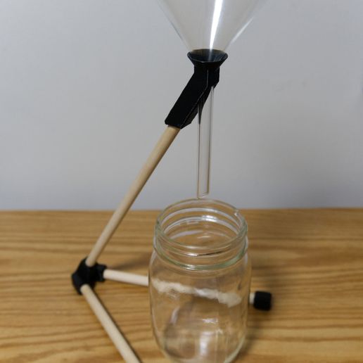 fully_assembled_mason_jar.jpg Support simple pour verseurs