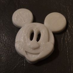 IMG_20190209_175434[1].jpg Free STL file mickey head button large model・Object to download and to 3D print