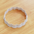 scalloped-circle.png Cortador de galletas con forma de círculo festoneado (disponible en varios tamaños)