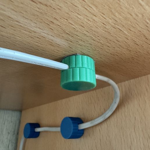 IMG_6548.jpg Parametrical Clip for Cable (Solidworks)