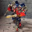 bafkreif7xpzbjam363fyduiijkgcbj2kqguzmlwlr4ymfspexkmoacz4ii.jpg ROTF Leader Class Optimus Prime upgrade weapons