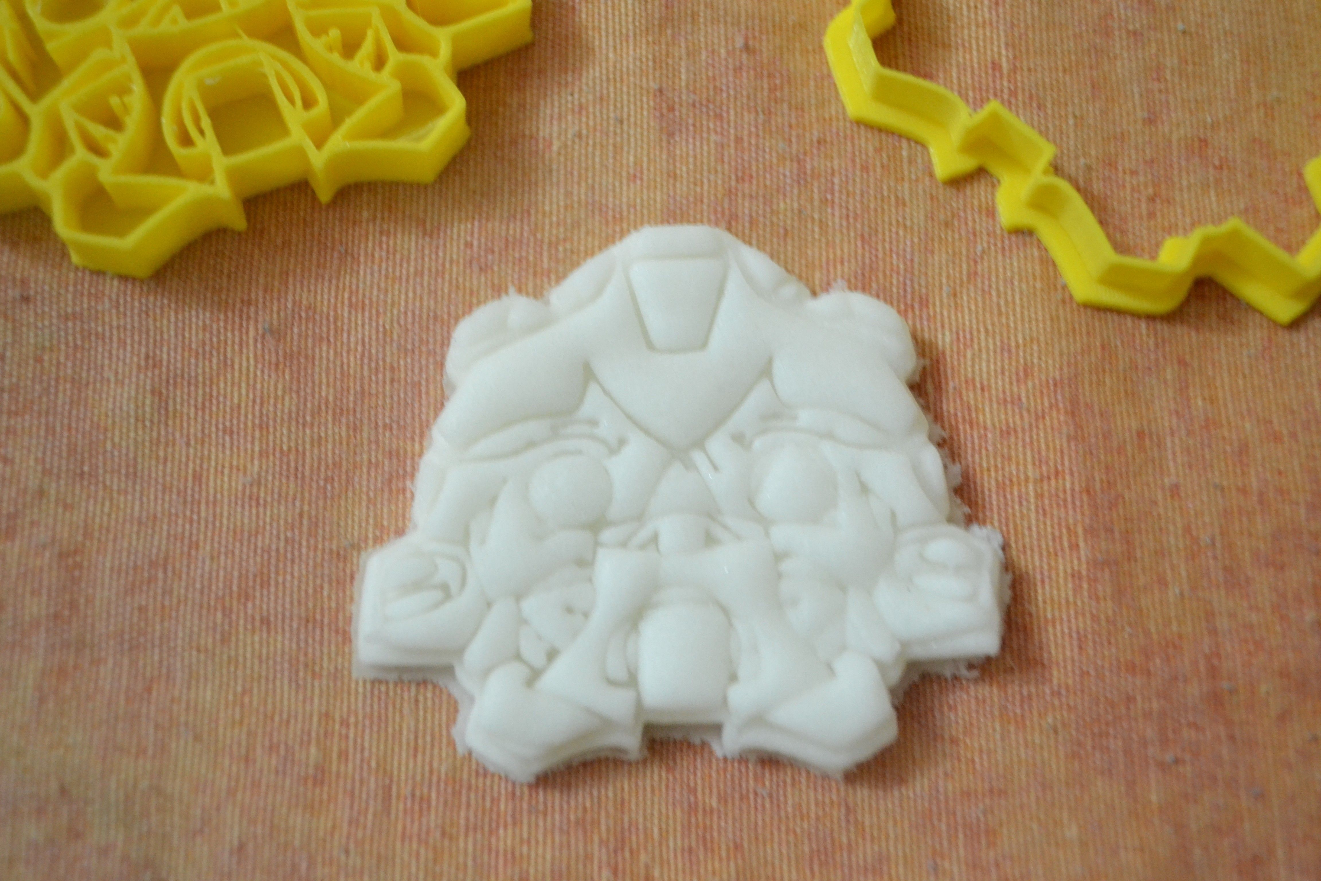 DSC_0752.JPG Download free STL file Bumblebee and autobots cookie cutter • Object to 3D print, AmineZed