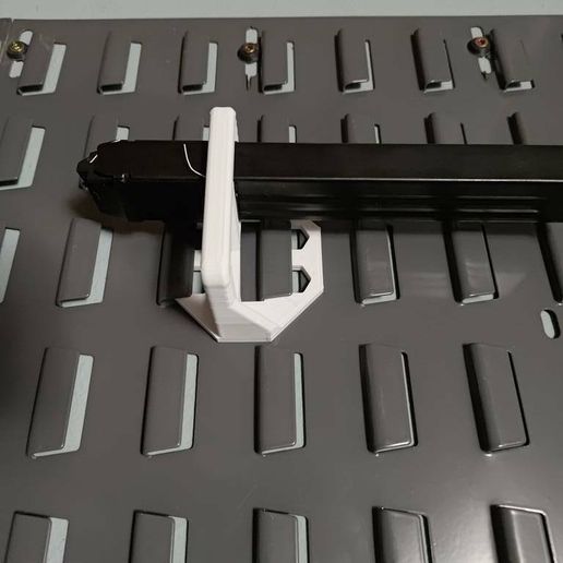 eebbbe2d-c423-403c-81c9-9e9134cd2155.jpg Suporte de carregador Open Armory mp40