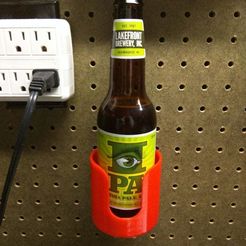 IMG_20160202_185412.jpg Бесплатный STL файл Pegboard mounted beer holder・Дизайн 3D-принтера для скачивания, nerdalert3d