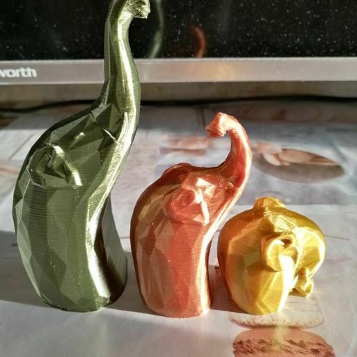 Elephants low poly - 3D model önizlemesi