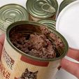 ee75dc65-0e74-4d70-9faa-ab57c0077502.jpg The can lid keeps the cat food fresh