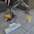 20250511_131643.jpg Stone concrete clamp tong gripper 1/14 RC construction  lego concrete block Double E EC160E excavator