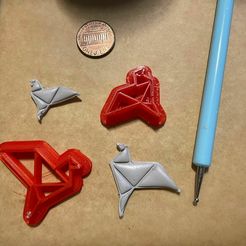 309950786_1139878116620353_7673006219280064808_n.jpg Fichier STL Lot de 2 oiseaux volants en deux tailles, coupeur texturé pour l'impression et le gaufrage de la pâte polymère - bords tranchants, design unique pour la fabrication de bijoux et l'artisanat.・Design pour imprimante 3D à télécharger