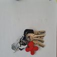 20240422_115246.jpg lucky clover key chain