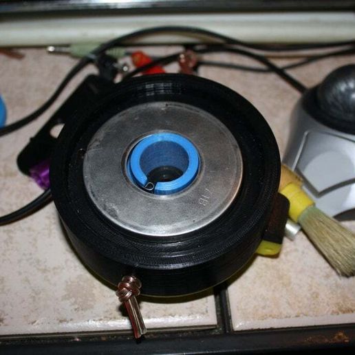 8c7379453efc22bf7f084f26bd214954_display_large.JPG Auto-Rewinding Cord Reel