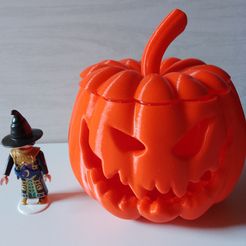 IMG_20220923_141550_766.jpg Halloween candy pumpkin