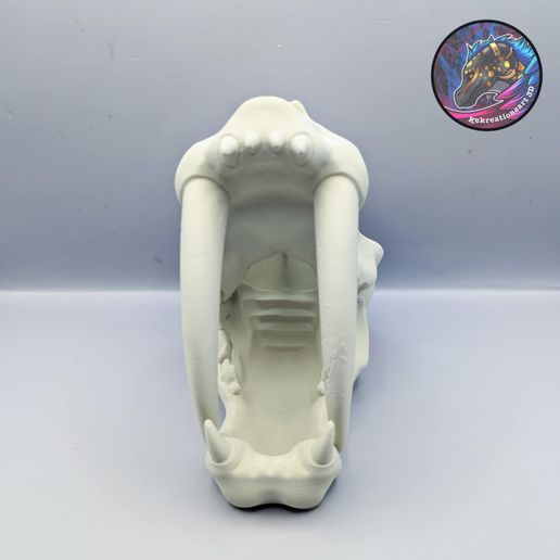 00b68945-ffb1-4918-9cea-41cda5de2f60.jpg Sabertooth Skull Dice Tower