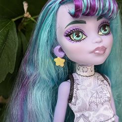 PXL_20230922_090744161.PORTRAIT.jpg Fichier STL gratuit Boucles d'oreilles étoile de lune Monster High・Plan pour imprimante 3D à télécharger