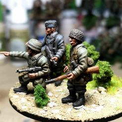 photo_2023-11-06_18-52-17.jpg 28-мм группа сержантов Fallschirmjager (3 миниатюры)