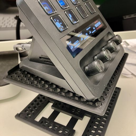 IMG_6944.jpg BEam StreamDeck Riser v3