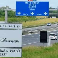 Disneyland-Paris-Autoroute-02-1280x720.png STL-Datei Schild Autobahnausfahrt nach Disneyland paris kostenlos・Modell zum 3D-Drucken zum herunterladen