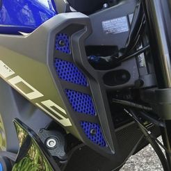 MT09 front grid01.jpg STL file Front grille MT-09 FZ-09 2017/2018・Design to download and 3D print