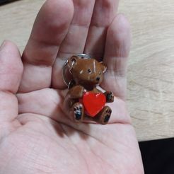 WhatsApp-Image-2023-02-15-at-19.38.16.jpeg Bear keychain with heart