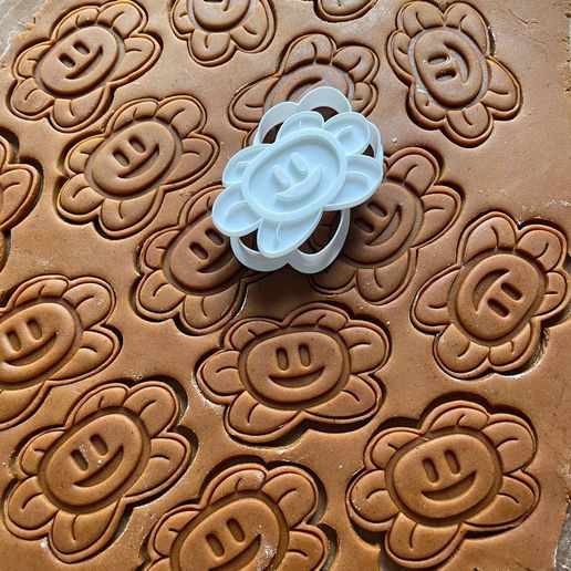 flowey cookie cutter (undertale)