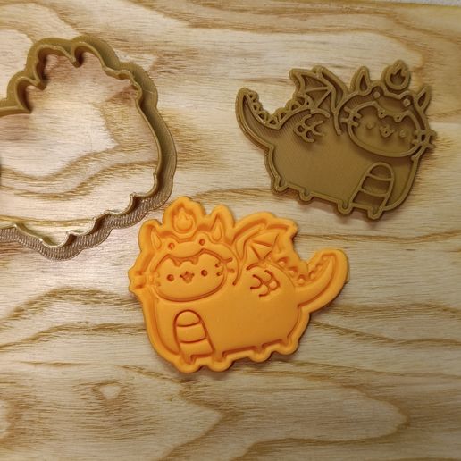 Pusheen Dragon Halloween Cookie Cutter & Stamp Set