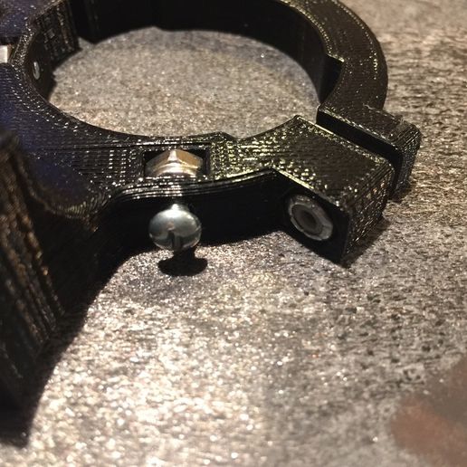 Mount_close-up.JPG Adjustable mount for (old) MPCNC DW660 - Fix perpendicular alignment problems