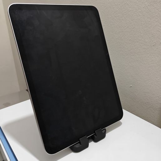 Izobrazhieniie-WhatsApp-2025-10-28-v-22.30.07_8284f99b.jpg Phone stand