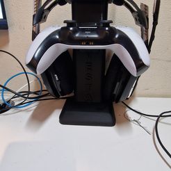 casque-1.jpg HEADSET STAND PLUS PS5 CONTROLLER CHARGING