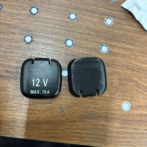 🚗 Mercedes Viano / Vito 12V cigarette lighter cover・ STL File for 3D  printing・Cults